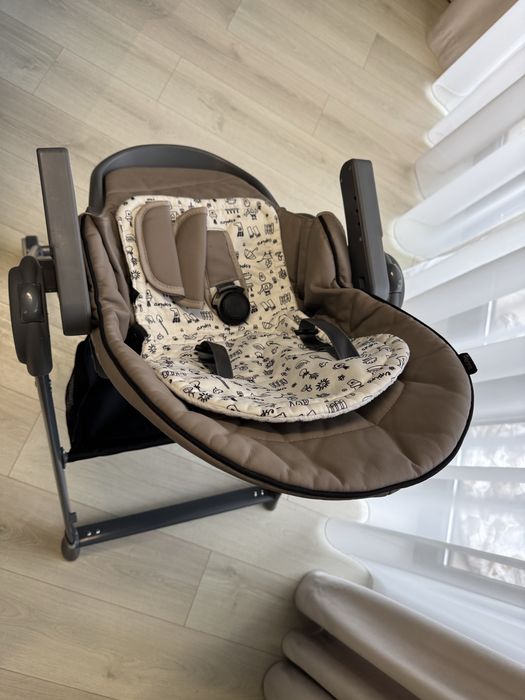Scaunel de alimentatie bebe