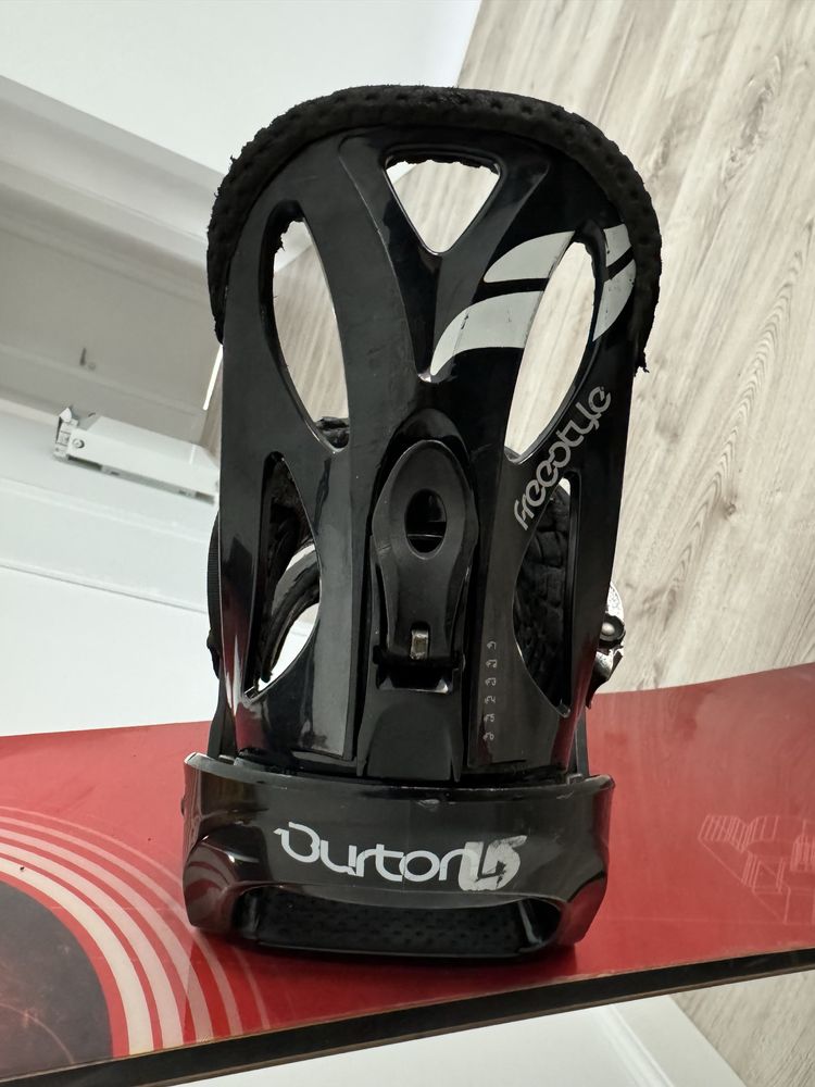 Snowboard Burton Clash 155cm + legaturi Burton + optional Boots Butron