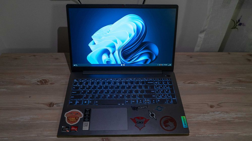 Vand Laptop Lenovo, Ryzen 5 5500 16GB Ram 512gb stocare