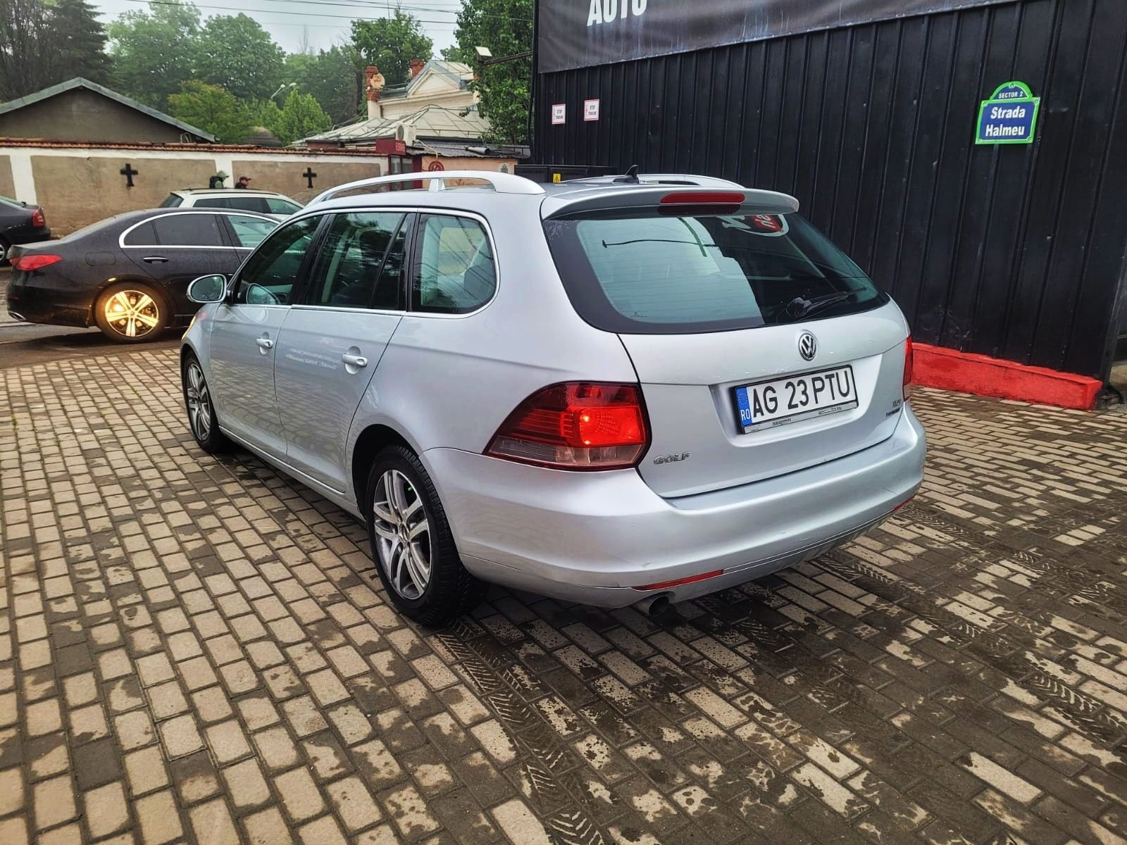 Vând golf 6  an 2011
an 2011
motor 1.6tdi
cutie  automata 7+1
2 cheii