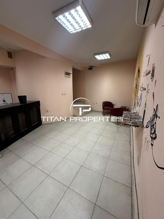 Продава се Магазин в Бургас, Център - 50 кв.м за 1130 €/кв.м - Снимка #1