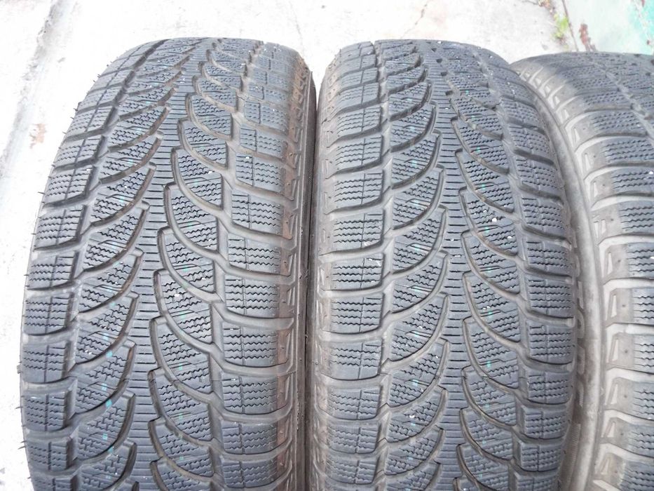 vand 4 anvelope de iarna 215/65/16  bridgestone pret 700lei toate4