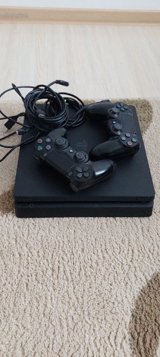 PlayStation 4 nou + 2 controlare