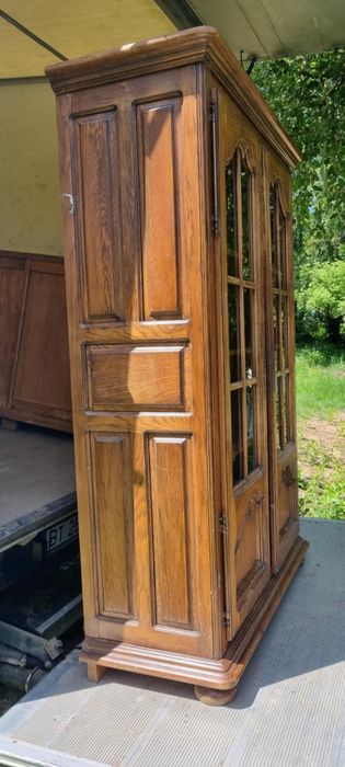 Vitrină din lemn masiv
