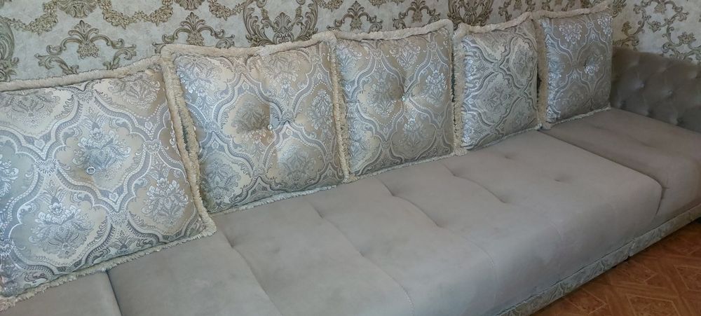 Диван качественный,в хорошем состоянии