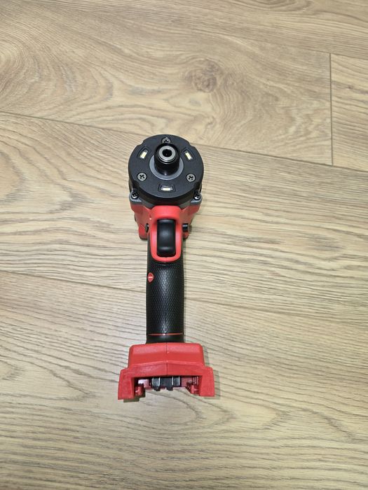 Vând bormasina cu impact milwaukee 18v