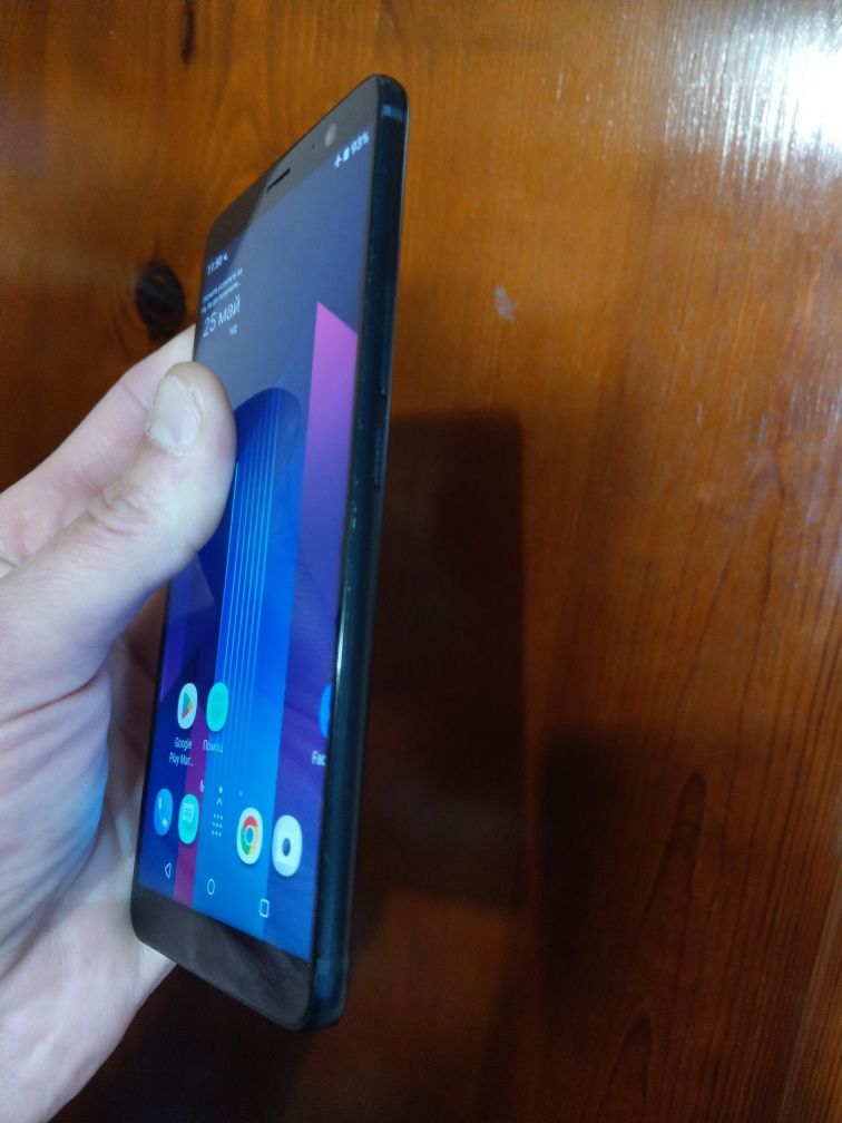 HTC U11 plus 6/128gb. Ip68.