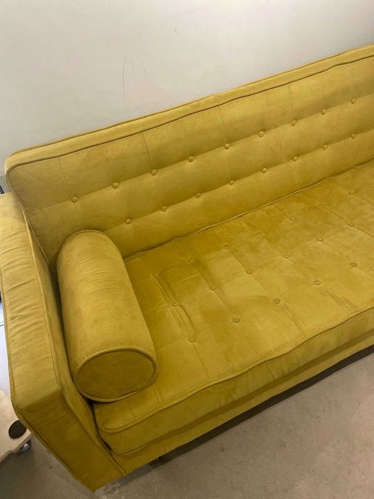 Тапициран, триместен диван