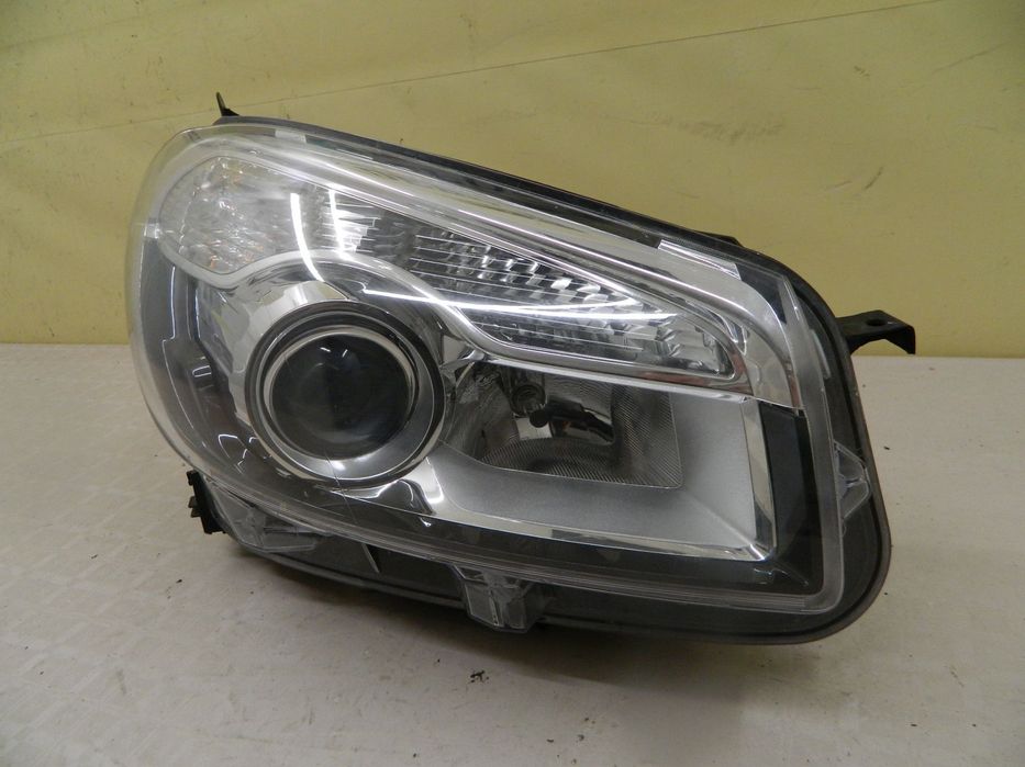 Far dreapta Nissan Qashqai facelift Xenon, 2010, 2011, 2012, 2013, cod origine 26010-BR60B.