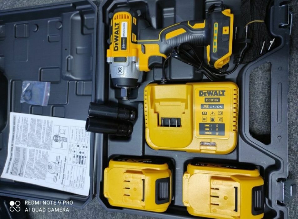 Pistol impact DEWALT 24v/5ah , 1/2 +bit bormasina