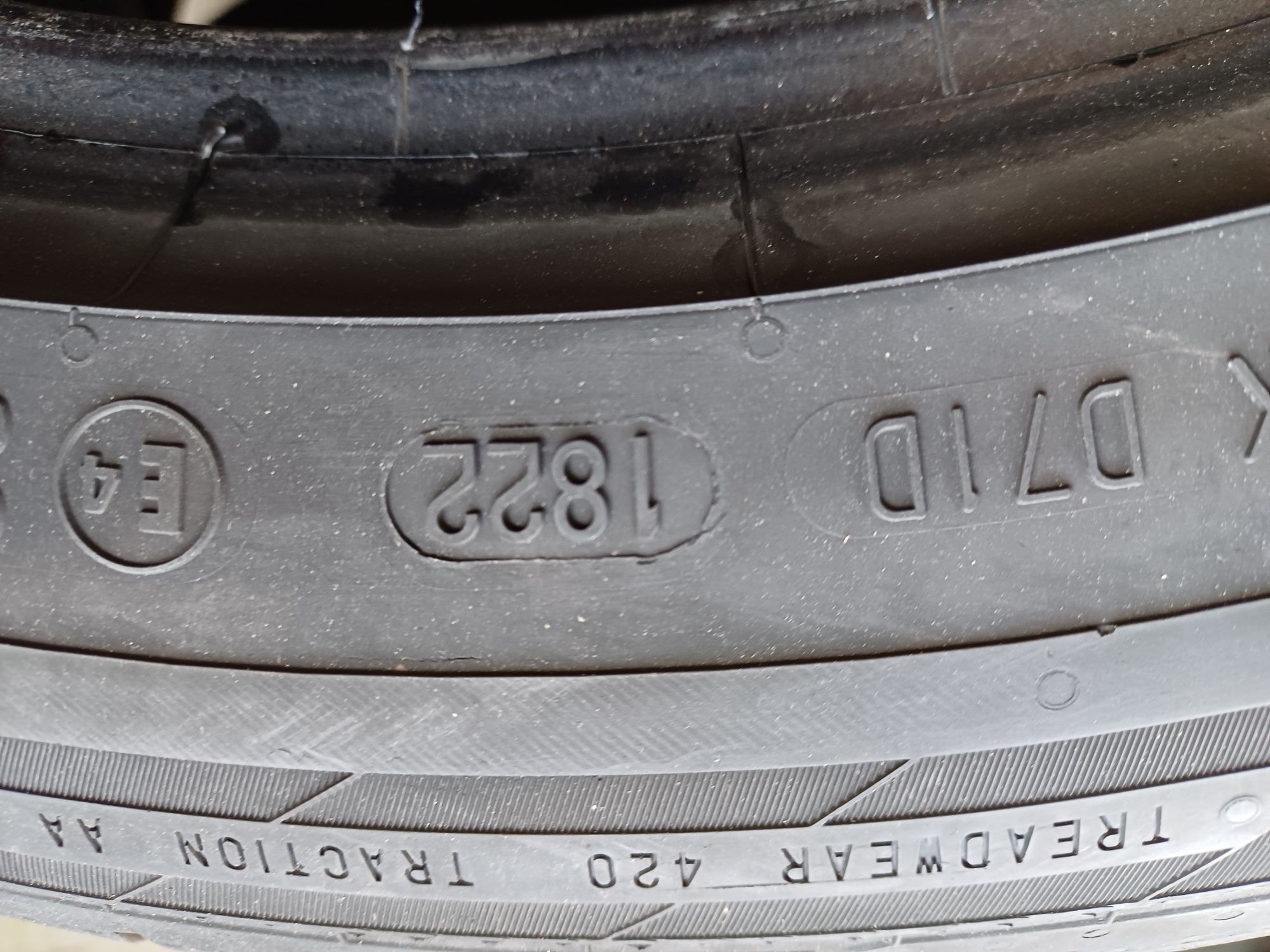 Гуми 215/50/18 Континентал