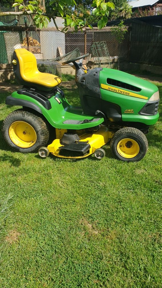 Tractoras 21 cp John Deere x 140 automatic