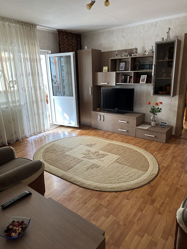 Vand apartament 2 canere mioveni