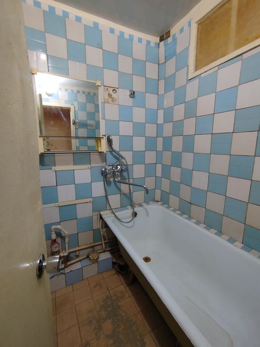 Продам просторную квартиру 2/3/4 раздельно всё  балкон 2*6 на Ферузе