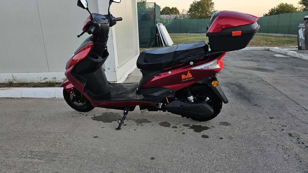 Scuter electric 2500 km rulati