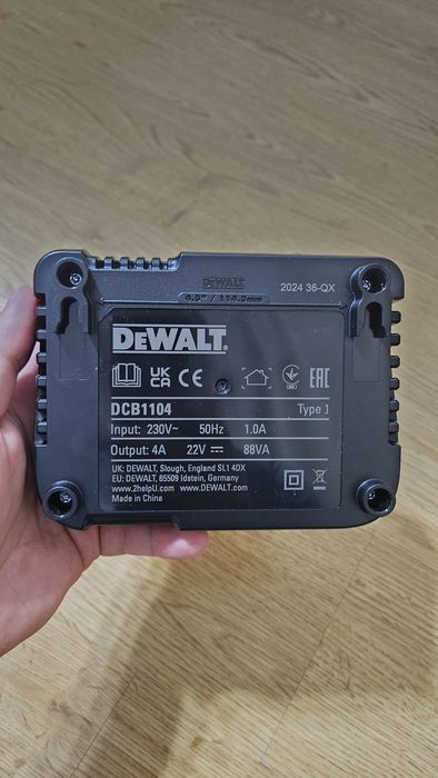 Incarcator Profesional Dewalt - DCB1104