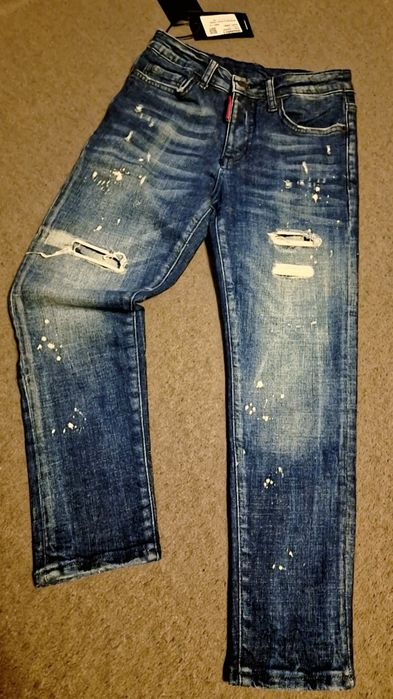 Blugi Dsquared2 Copii
Lungimea totala a blugilor sunt de 80 cm