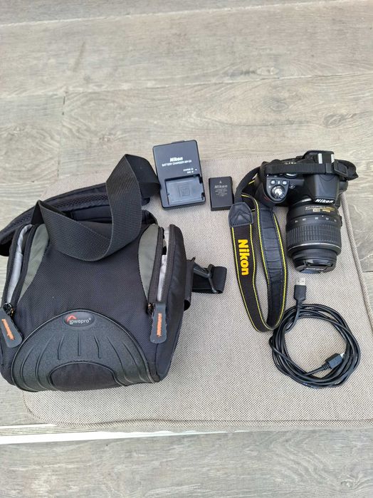 Vand aparat foto DSLR - Nikon D3100 + obiectiv Nikkor 18-55 + geanta