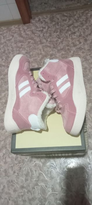 Продам зимние кроссовки