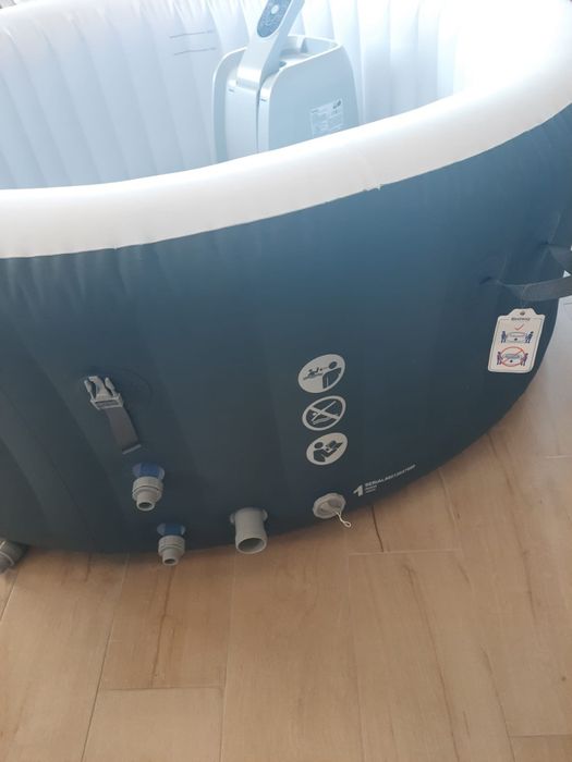 Jacuzzi gonflabil cu hidromasaj, gonflabila interior sau exterior