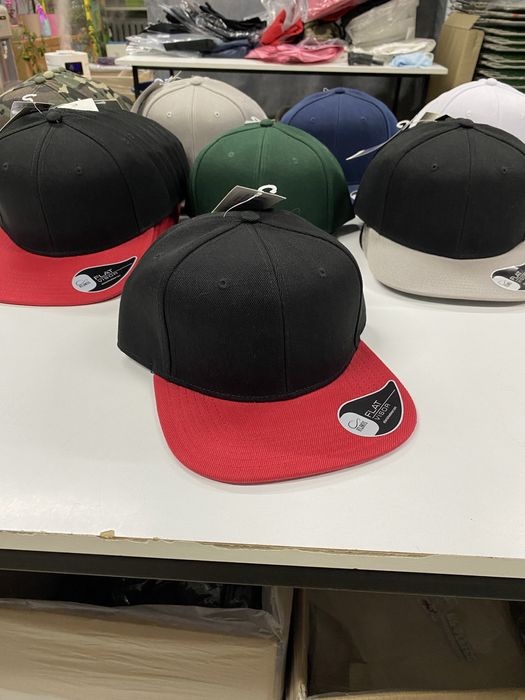 Бейсболка, кепка с прямым козырьком. Snap back. «Рэперка»
