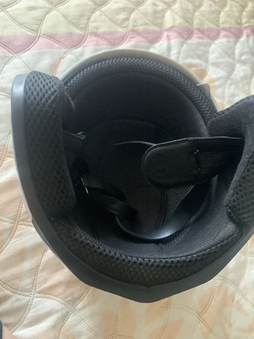 Продавам каска