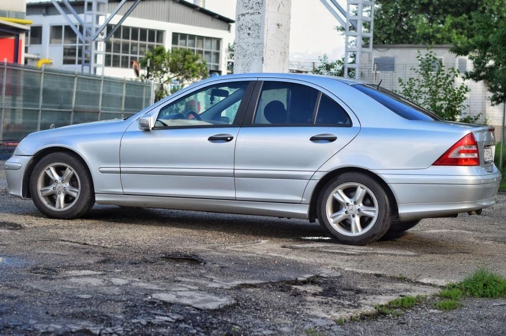 Mercedes Benz C220 CDI W203 Facelift 2005 150 cai C-class (C class MB)