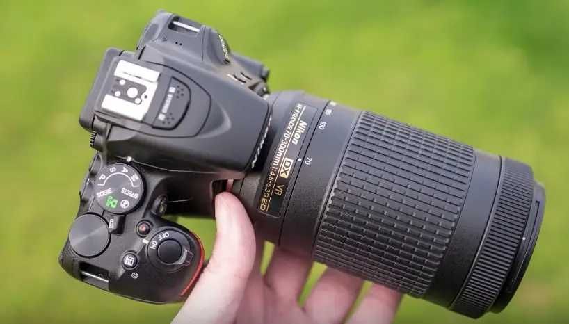 Nikon D5500 DSLR, impecabil în cutie, două obiective 18-55 și 70-300