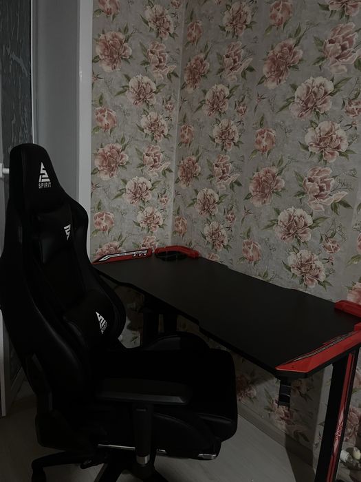 Продам игровой стул и стол