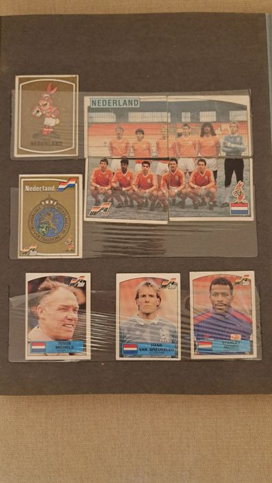 Vând cartonase cu fotbaliști