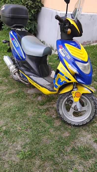 Vând scuter pornește la buton