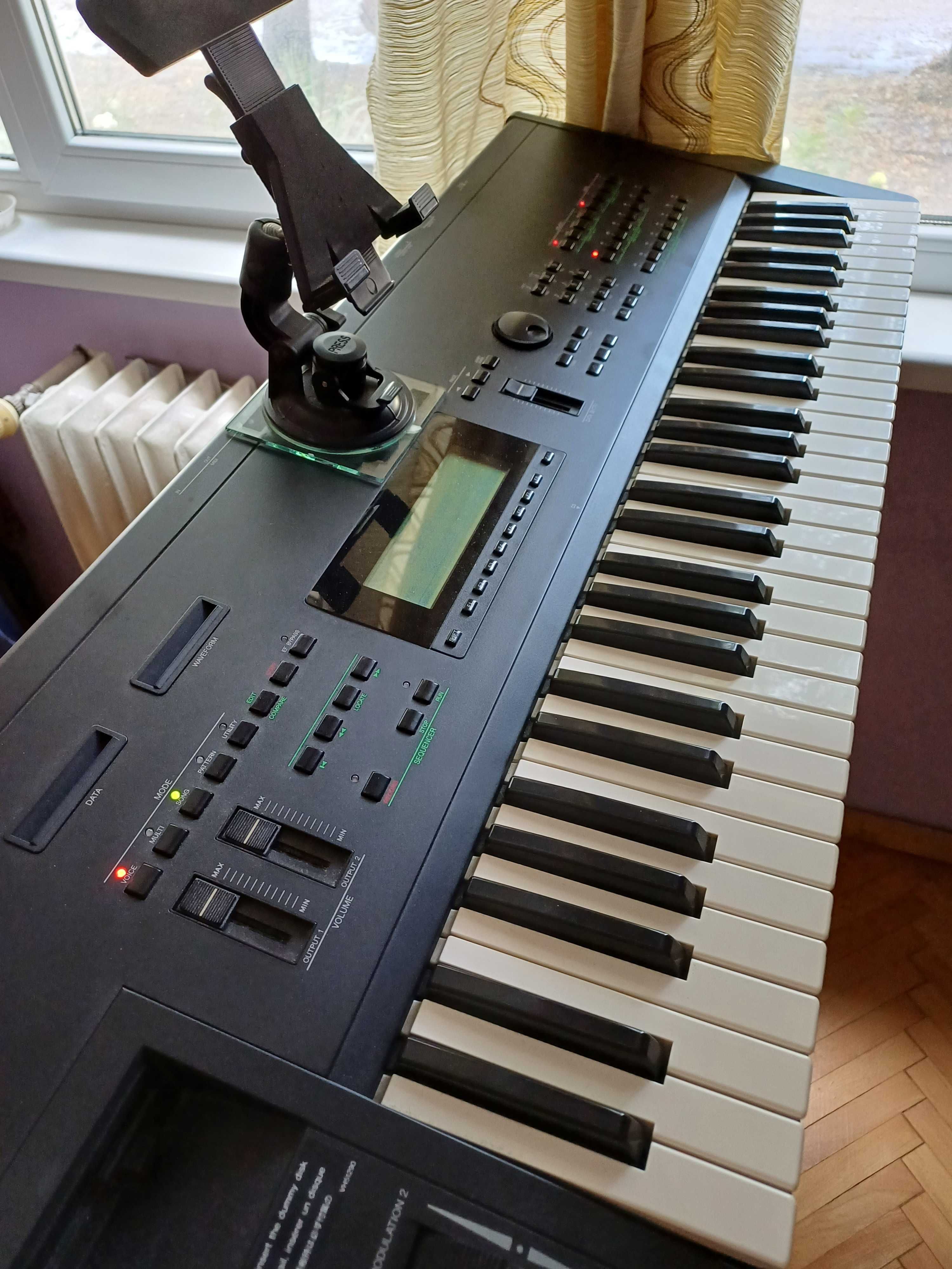 Синтезатор Yamaha SY77