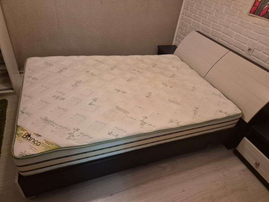 Продам кровать с прикроватными тумбами