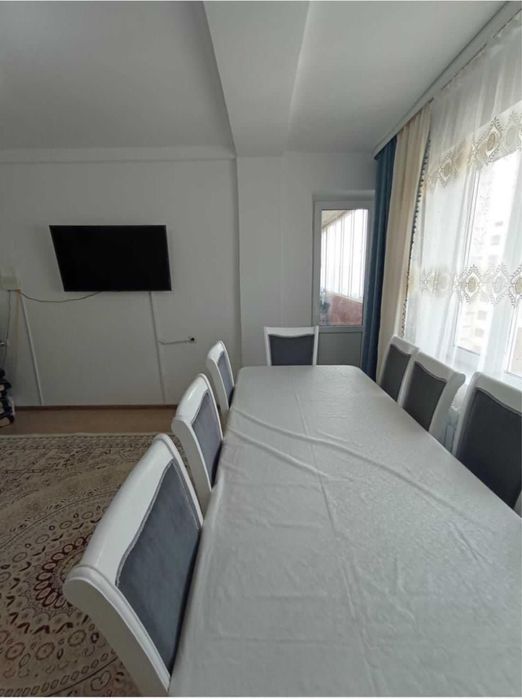 Стол со стульями