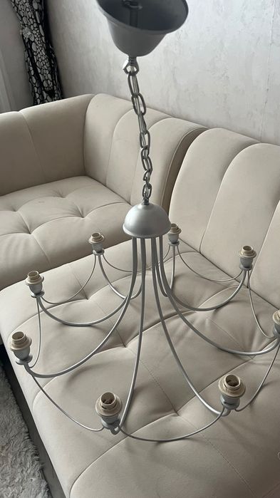 Аккуратная люстра