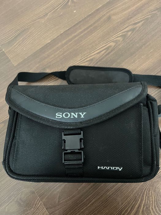 Vând cameră de filmat Sony digitală cu casetă  mică