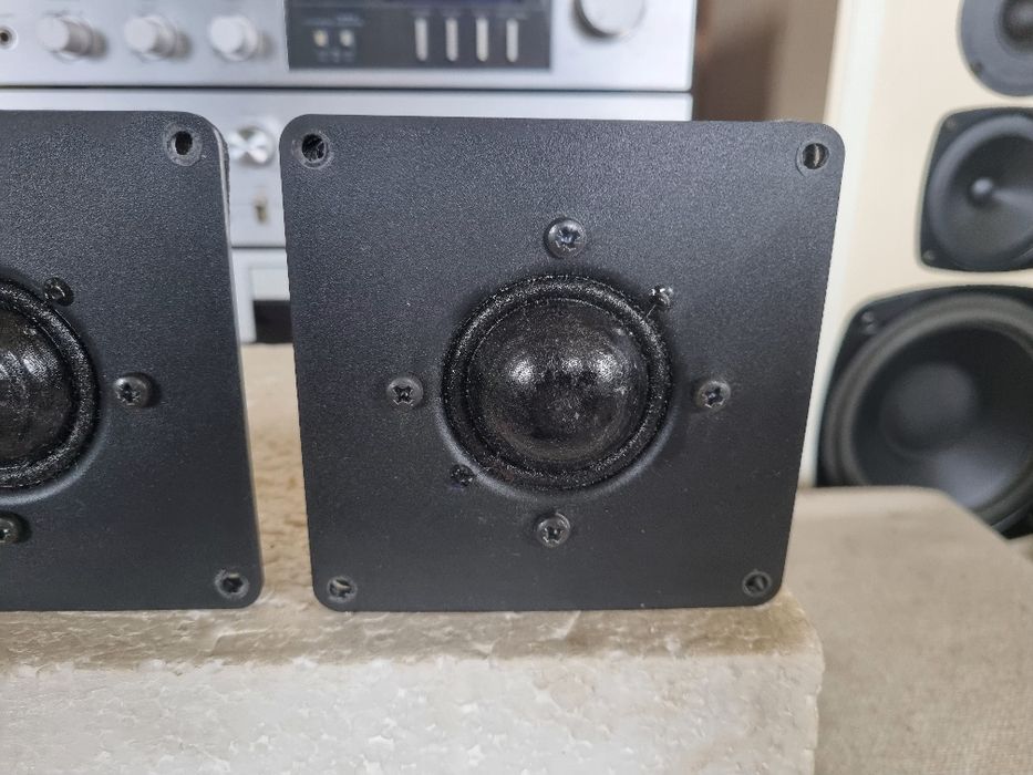 Set Difuzoare Medii Grundig. 7 ohms, 40 watts, 11x11 cm. Impecabile