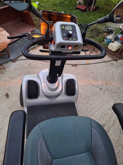 Carucior electric  persoane cu  handicap