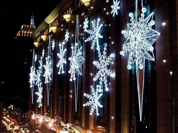 Новогодняя елка и оформления от производителя