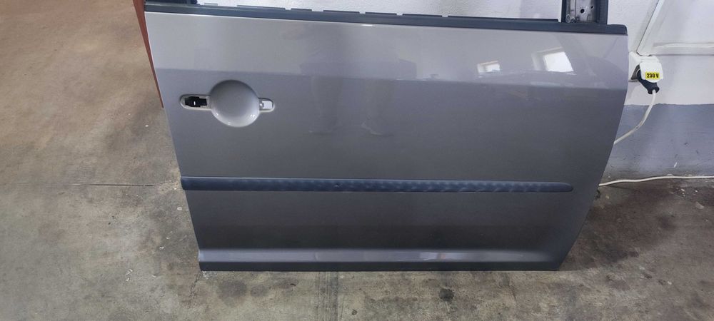 Usa fata dreapta volkswagen vw touran 1T2 cross cod vopsea LD7S