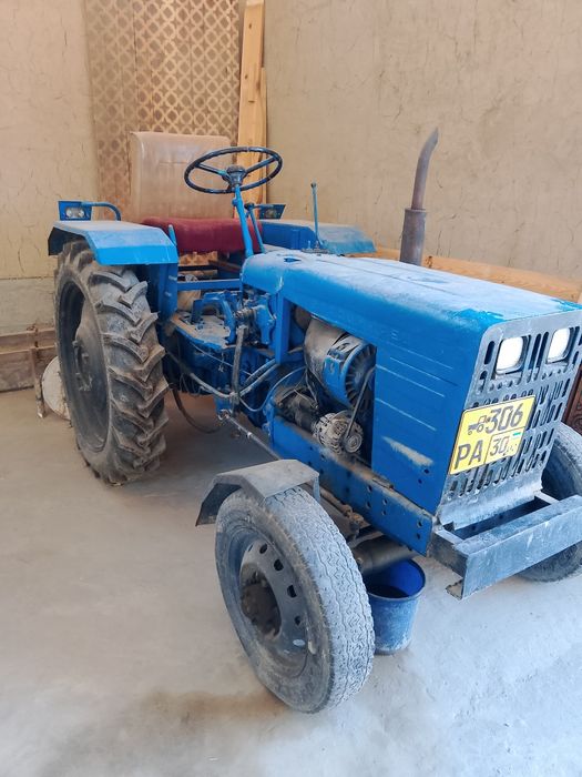 Traktor sotiladi