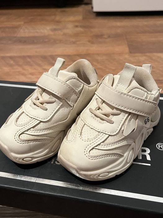 Осенние кроссовки для малышей