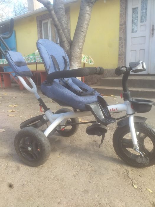 Tricicleta albastra