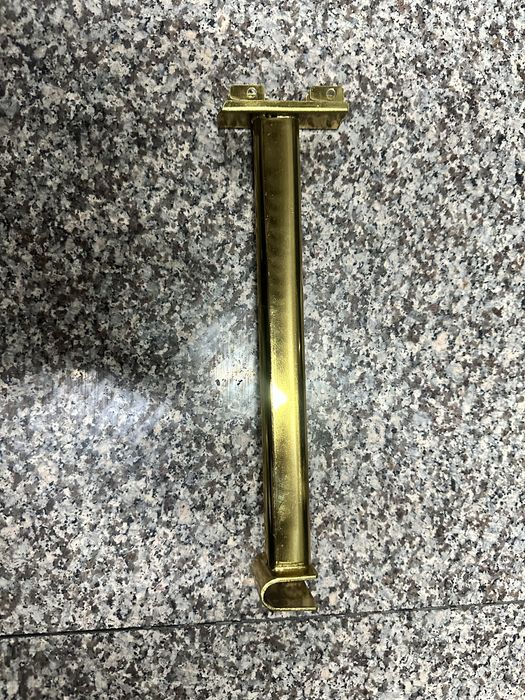 Veshalkalar sotiladi bu