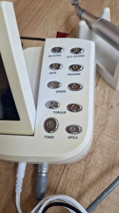 Endomotor cu apex locator integrat