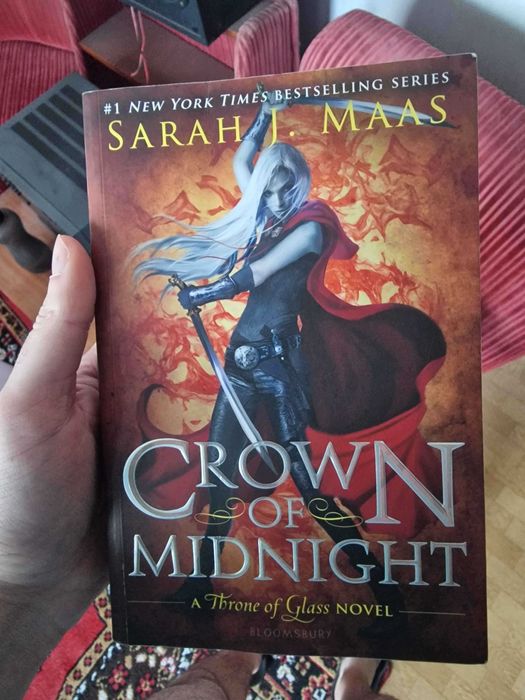 Фентъзи поредица "Стъкленият трон" на испански език, чисто нови