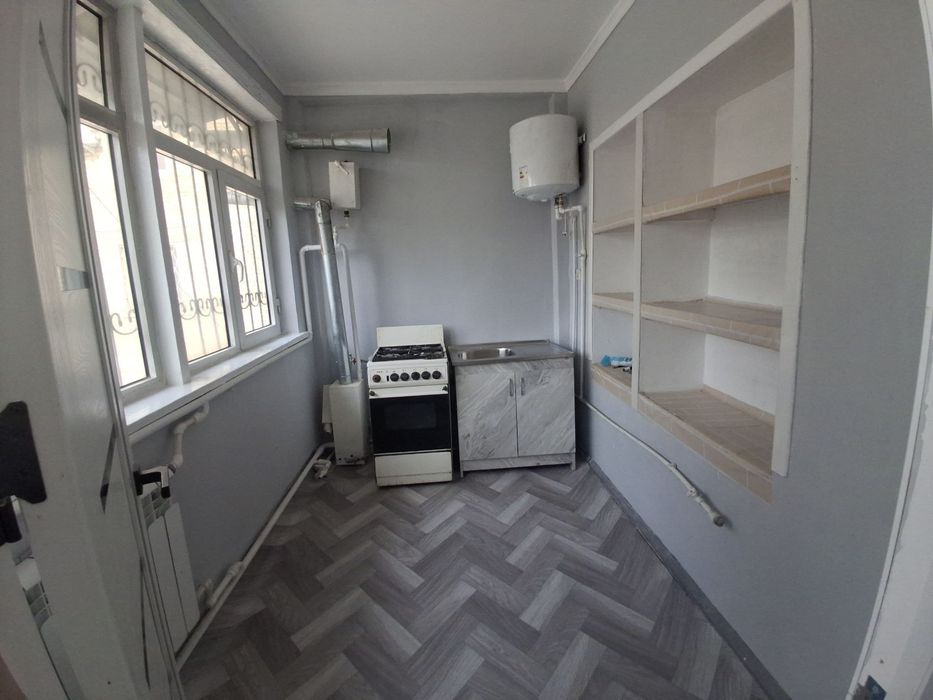 Калеенский Массив. Осиё маркет худудида 2 хонали квартира ижара