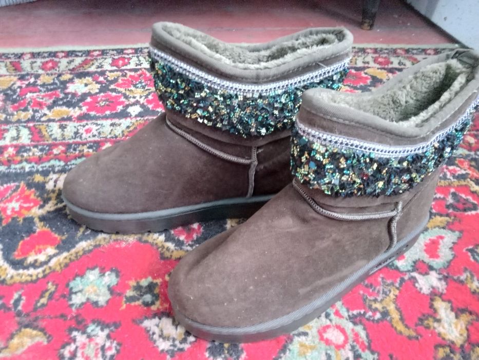 Продам зимнюю обувь новая 5000