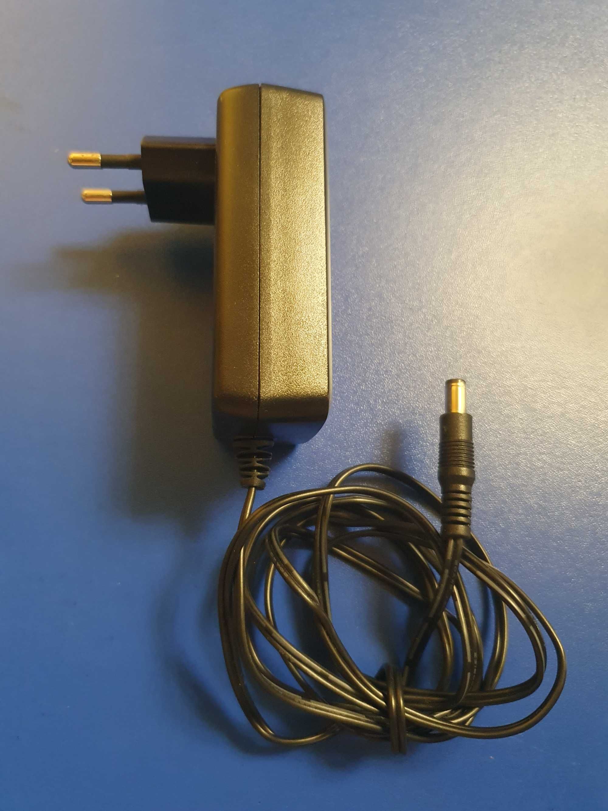Adaptor marca Huawei și adaptor cu intrare jack 3.5 mm