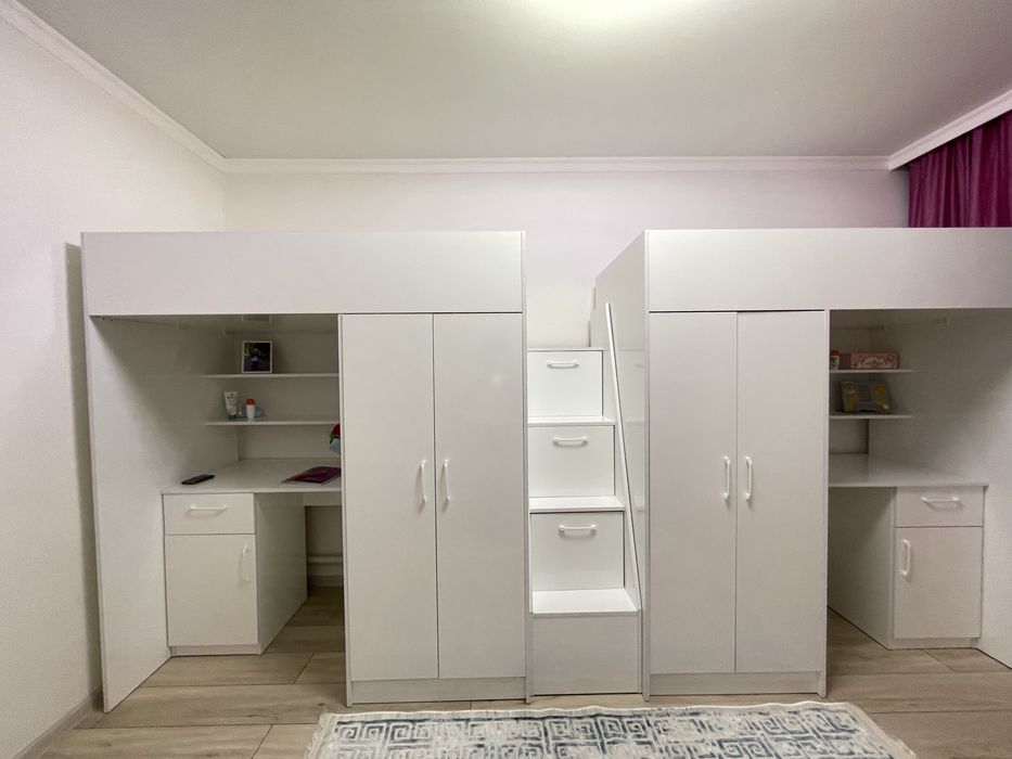 Продается двухъярусная кровать, со шкафами и под ней письменный столик